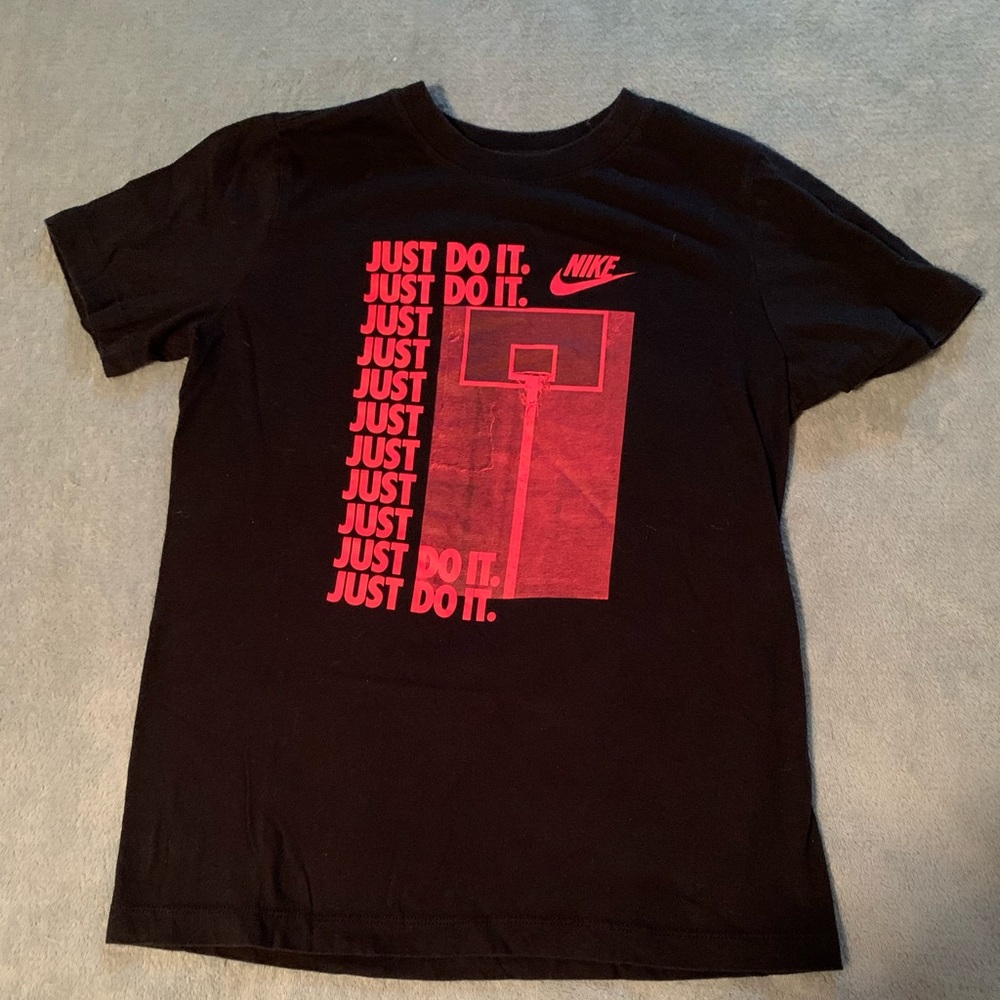 Nike boys tee